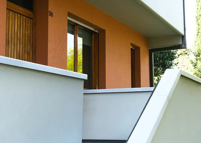 Civico58 Living アパート イーモラ